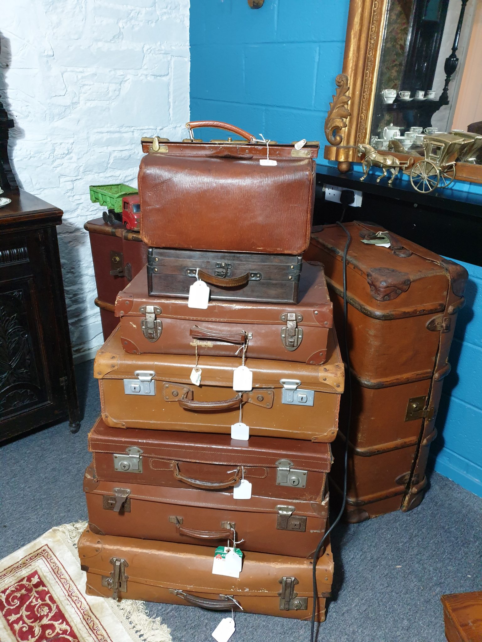 Leather Doctors Bag (Gladstone) - HUGH DOYLE ANTIQUES AND COLLECTABLES